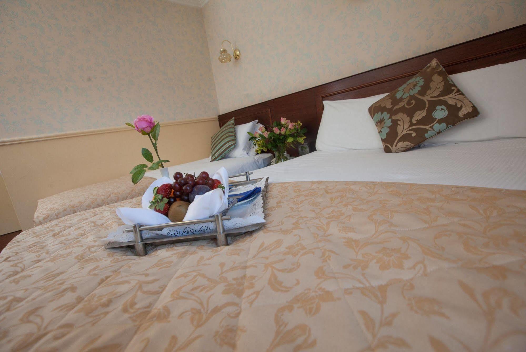 Club House Hotel Килкенни Экстерьер фото